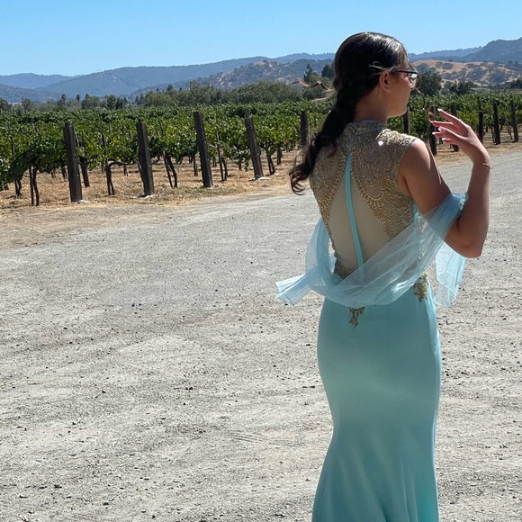 Stunning turquoise dress - Picture 3 of 4